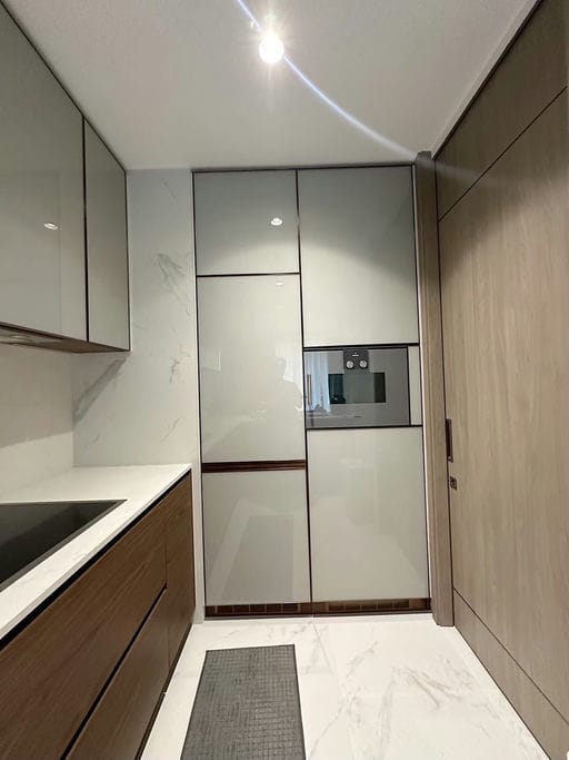 Simplex · Floor 16 · 93 sqm — 8