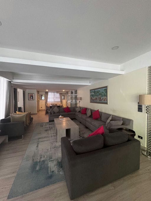 7 Bed · 650 sqm — 10