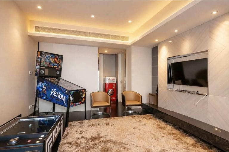 Penthouse · Floor 51-52 · 350 sqm — 12