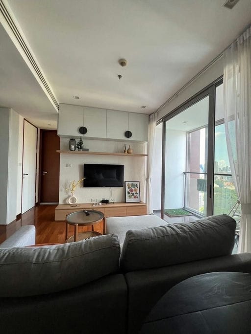 Simplex · Floor 14 · 70 sqm — 8
