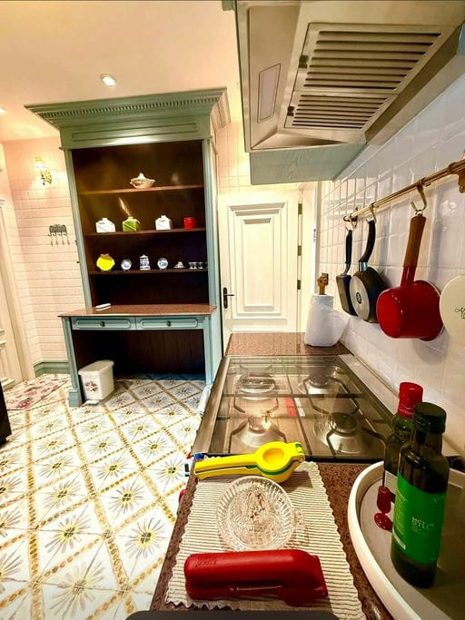 4 Bed · 280 sqm — 6