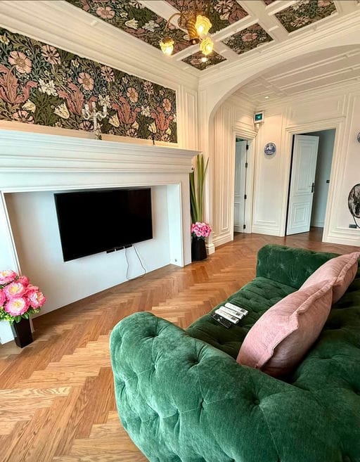 4 Bed · 280 sqm — 4
