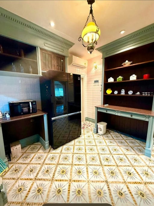 4 Bed · 280 sqm — 5