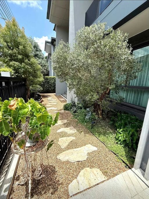 4 Bed · 280 sqm — 10