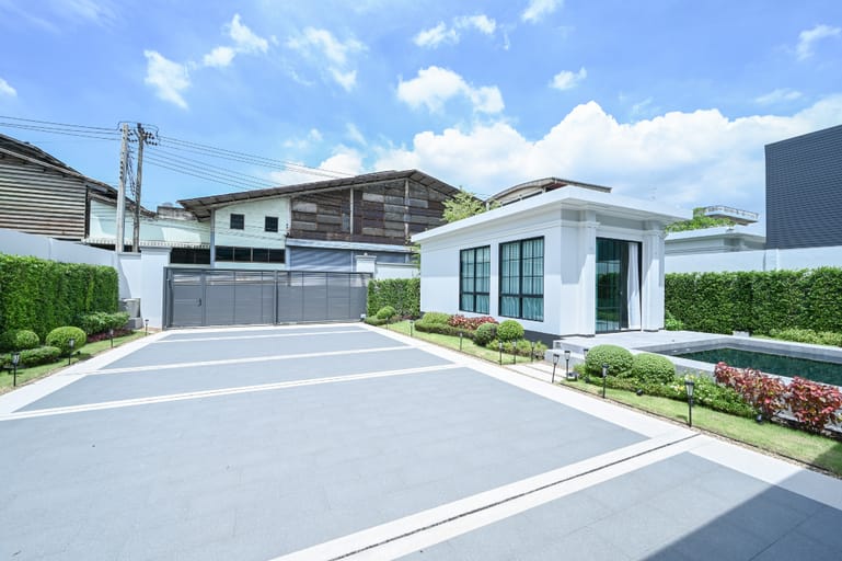 4 Bed · 364 sqm — 5