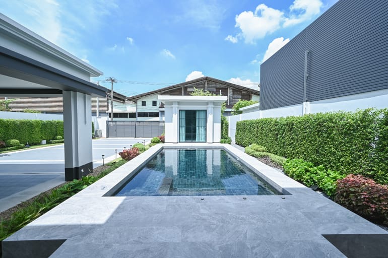 4 Bed · 364 sqm — 6