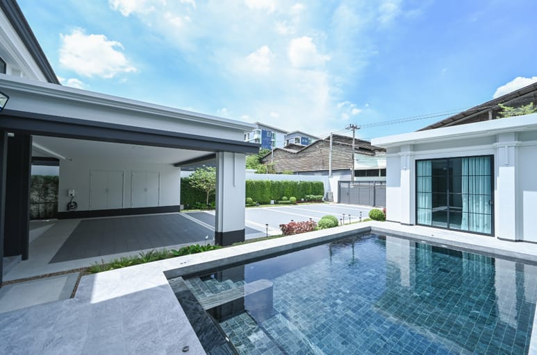 4 Bed · 364 sqm — 11