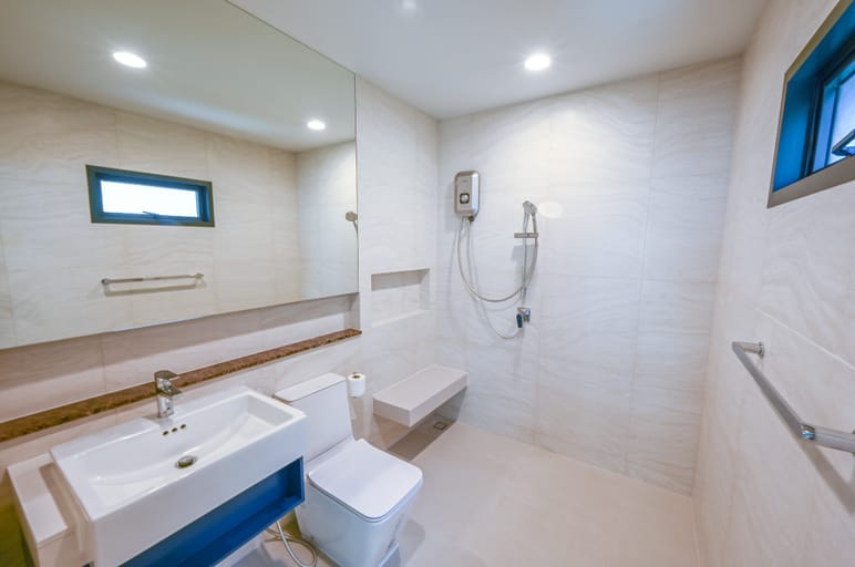 4 Bed · 364 sqm — 18