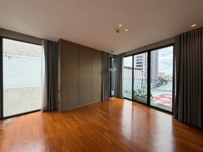 Simplex · Floor 7 · 180.8 sqm — 17