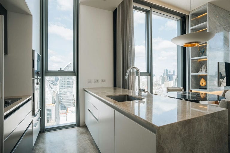 Simplex · Floor 29 · 84 sqm — 18