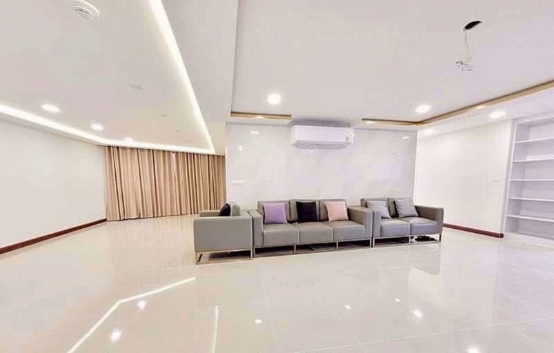 Simplex · Floor 12 · 220 sqm — 5