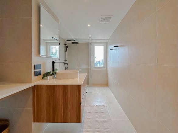 Penthouse · Floor 43-44 · 220 sqm — 18