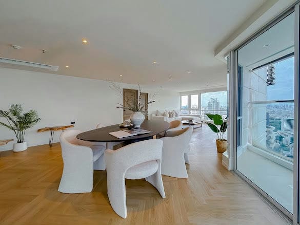 Penthouse · Floor 43-44 · 220 sqm — 2