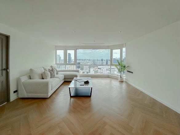 Penthouse · Floor 43-44 · 220 sqm — 11