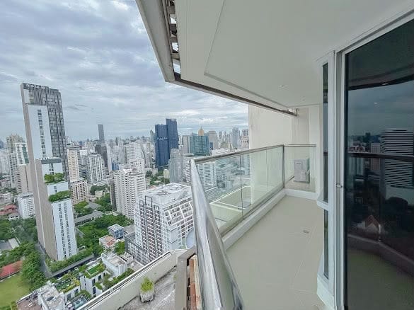 Penthouse · Floor 43-44 · 220 sqm