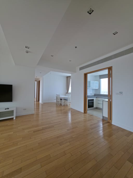 Simplex · Floor 36 · 128 sqm — 23