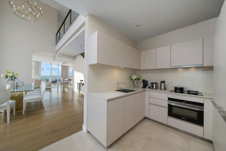 Duplex · Floor 51-52 · 323 sqm — 9