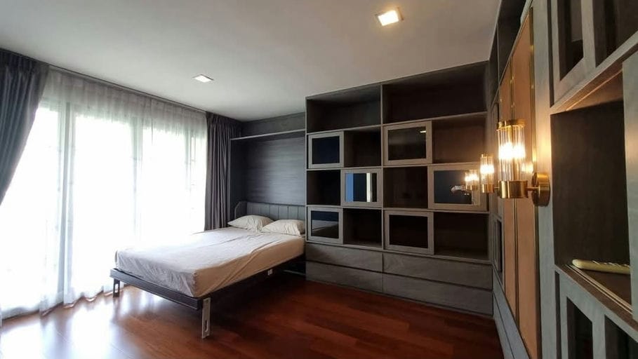 4 Bed · 425 sqm — 6