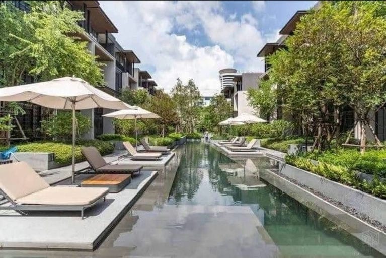 4 Bed · 425 sqm — 12