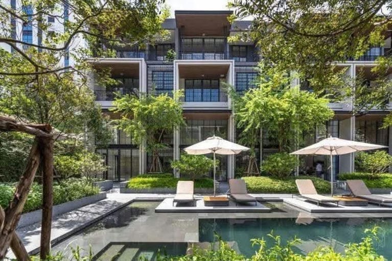 4 Bed · 425 sqm — 4
