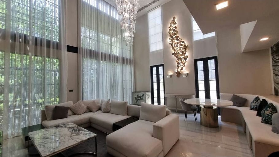 4 Bed · 425 sqm — 22