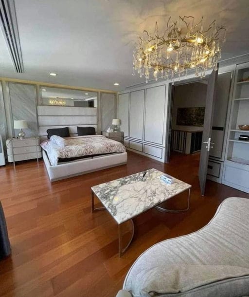 4 Bed · 425 sqm — 8
