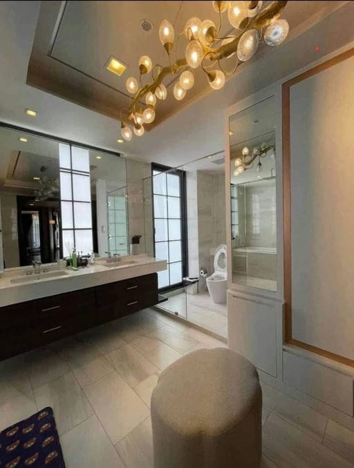 4 Bed · 425 sqm — 7
