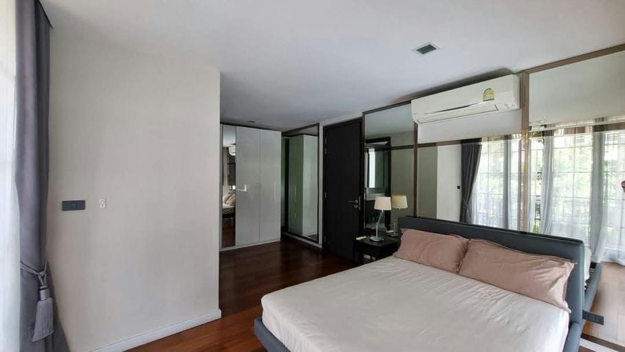 4 Bed · 425 sqm — 21