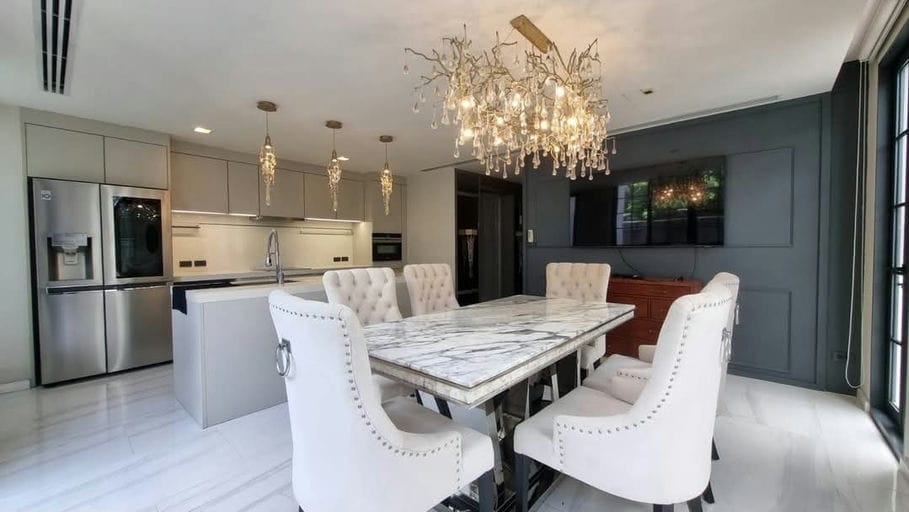 4 Bed · 425 sqm — 15