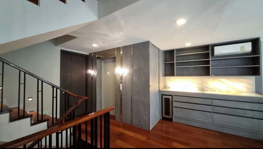 4 Bed · 425 sqm — 19