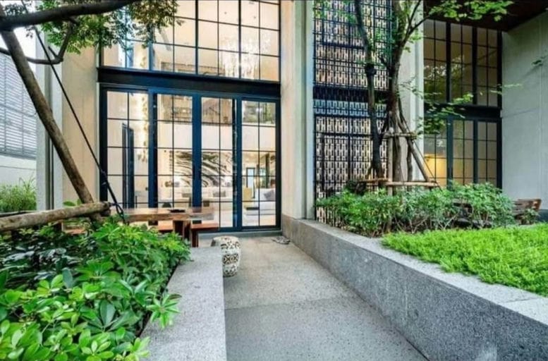 4 Bed · 425 sqm — 5