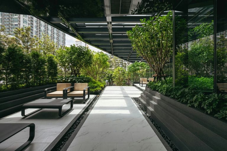 Aestiq Thonglor — 11