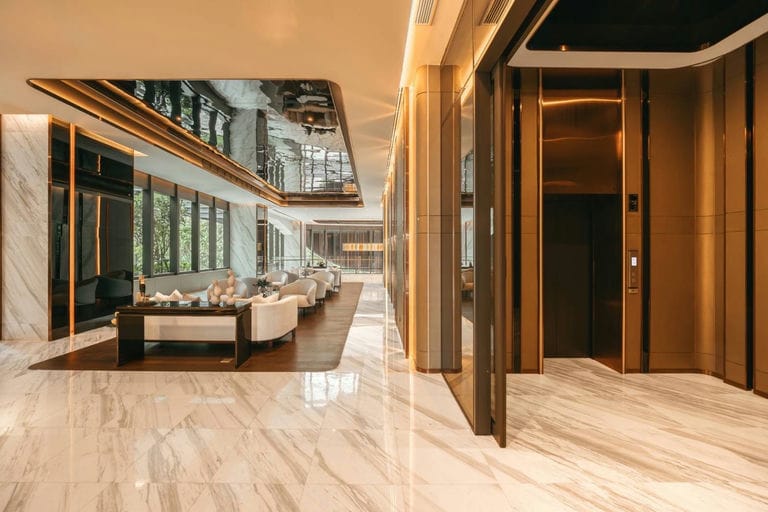 Aestiq Thonglor — 9